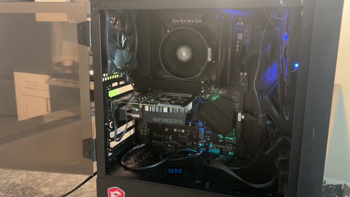Ryzen 5 3600 and GTX 1650 budget gaming PC test system before optimization
